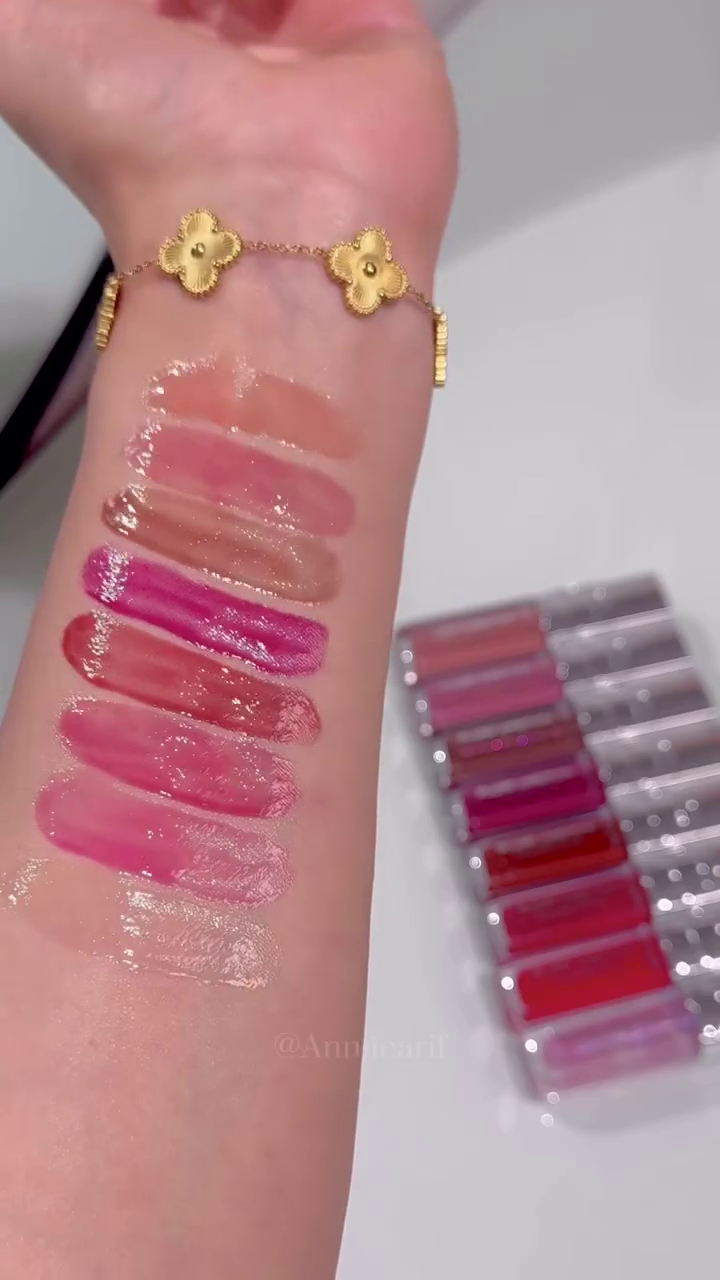 Paris Plump Ambition Hyaluronic Lip Oil – Ultra-Nourishing, High-Shine Tinted Lip Treatment with Hyaluronic Acid for Hydrated, Fuller-Looking Lips in a Variety of Glossy, Radiant Shades
