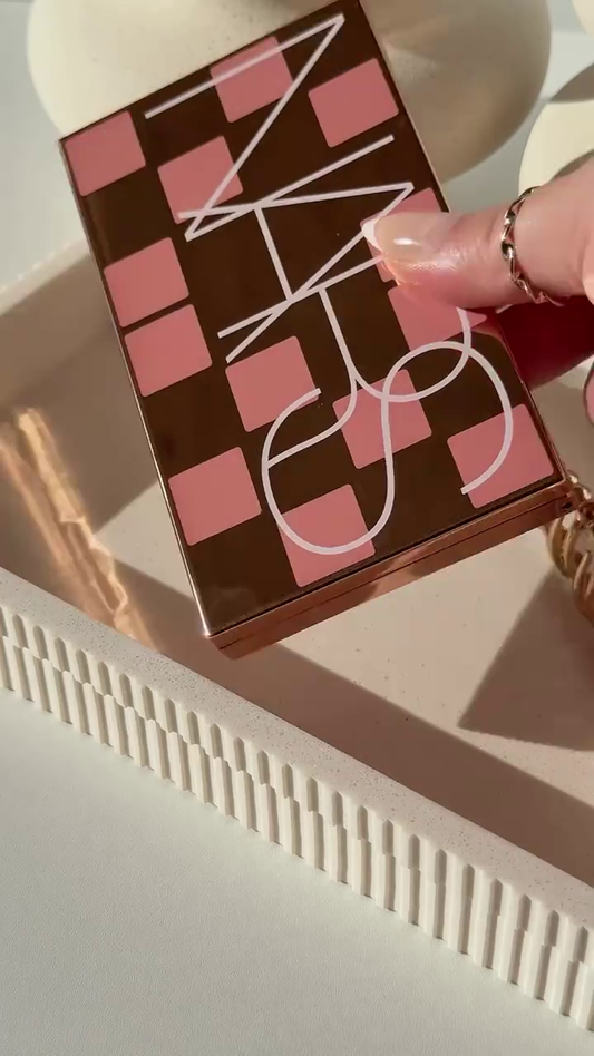 Luxurious 15-Shade Warm Tone Eyeshadow Palette with Matte and Shimmer Finishes – Perfect for Creating Stunning Day-to-Night Looks