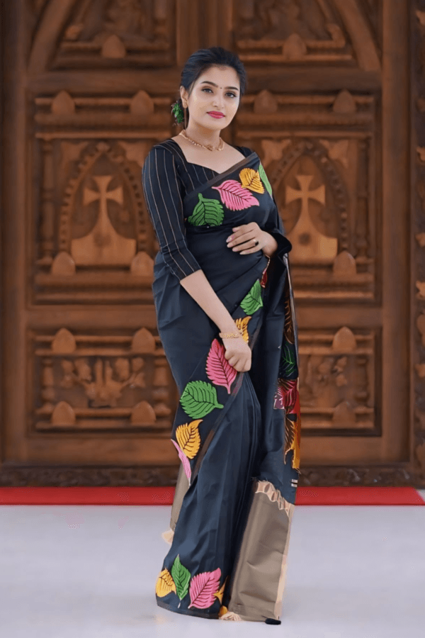 SAREE FEATURES A SIMPLE YET ELEGANT DESING THAT BEUTY OF MINIMALISTIC PATTERNS - Image 4