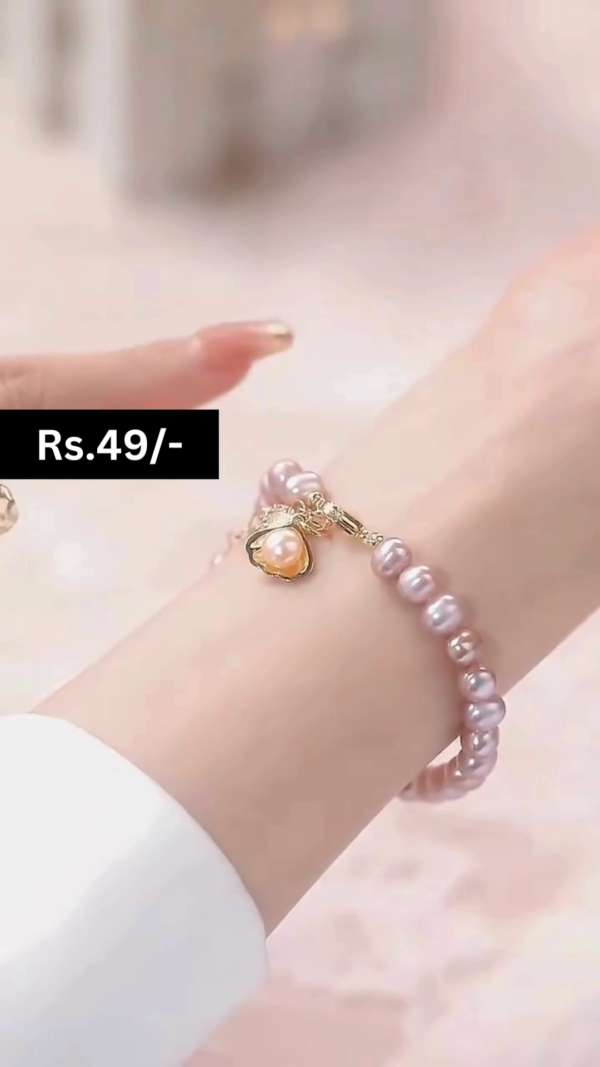 Charming Pink Beaded Pearl Bracelet with Gold Heart Pendant and Central Pearl Accent – Elegant and Trendy Wrist Accessory for Women and Girls - Image 3